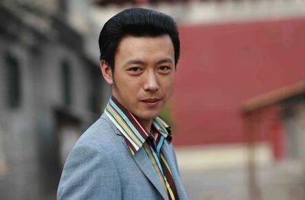 出道前是烤鸭店学徒，曾被误认是李毅吧吧主，凭“捡漏”一夜爆红