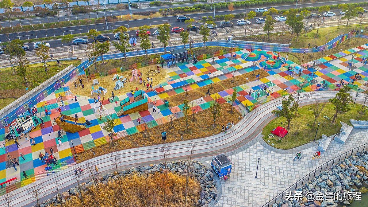 上海滴水湖湖底图片,上海人工滴水湖