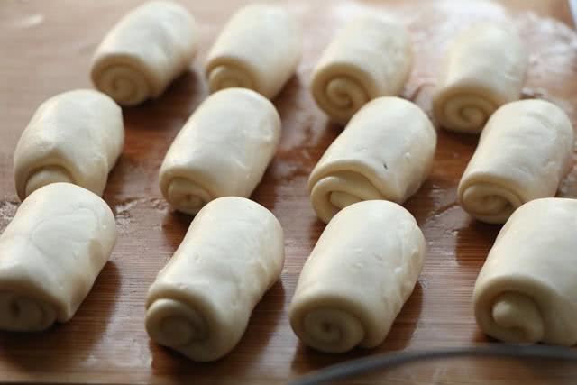 老北京绿豆饼外皮太酥了,绿豆饼圆的厚的外皮像炸过一样