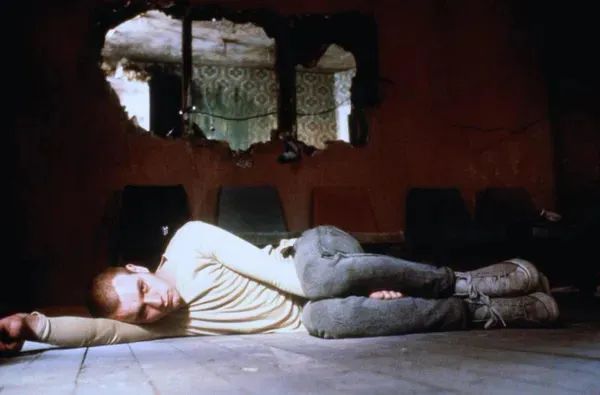 《猜火车》20年：有些人入世，有些人堕落到死