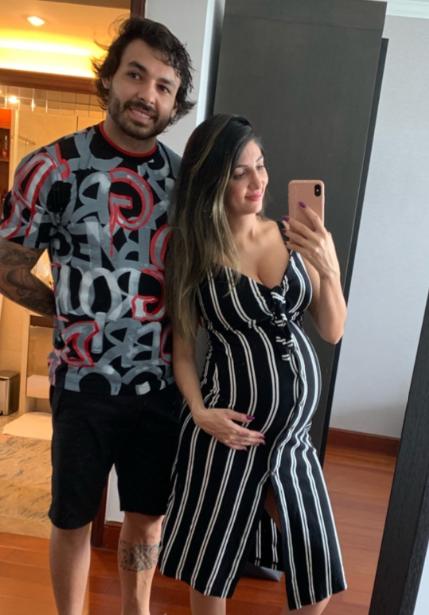 高拉特双胞胎儿子将出生！妻子广州家中挺大肚夫妻已备好豪华座驾