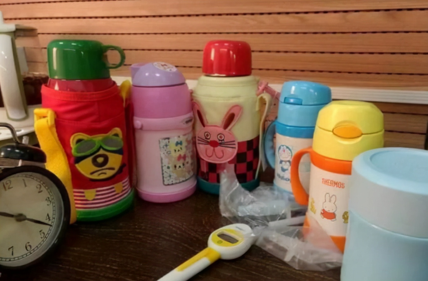 央视保温杯热水变毒水,央视315夺命的保温杯