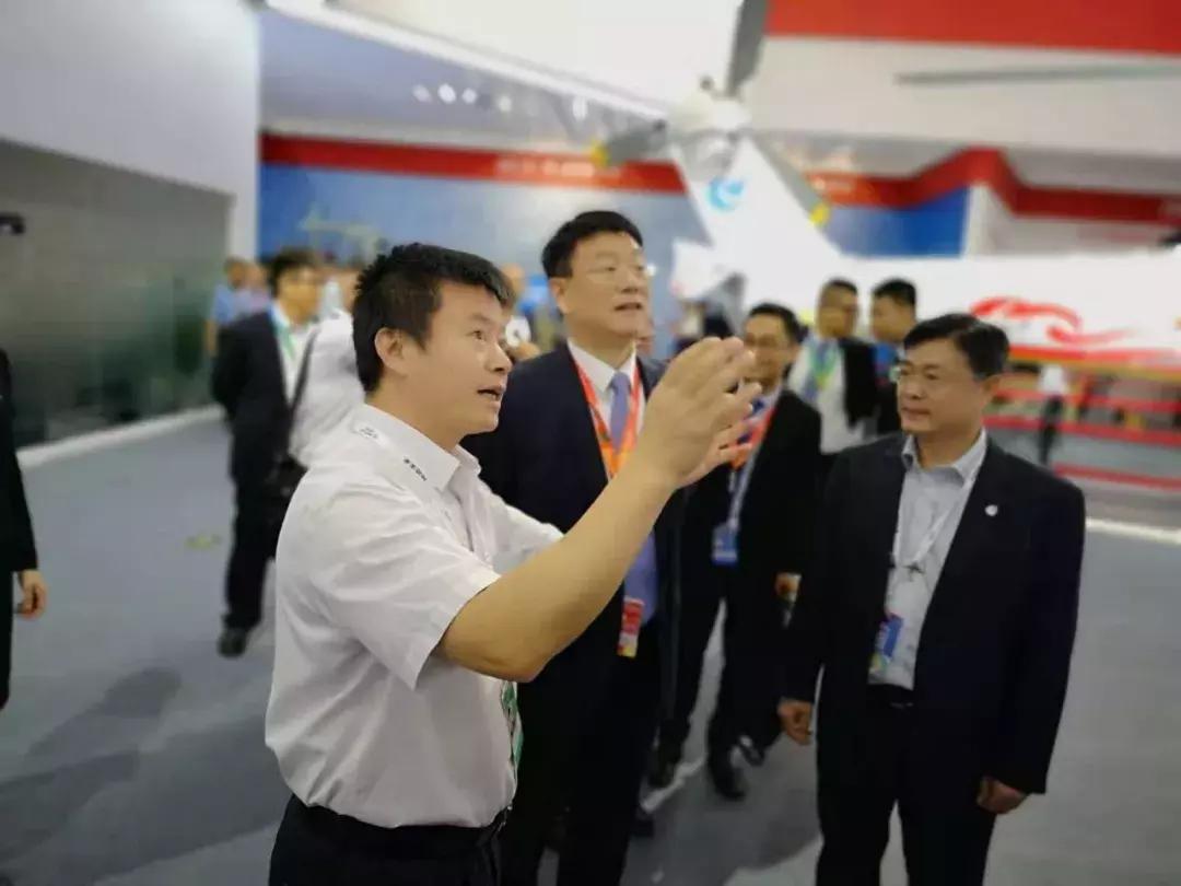 中央融办及航空工业集团领导莅临指导融融网展位