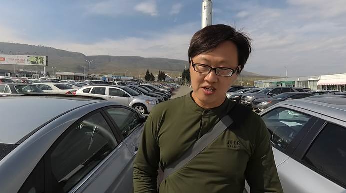 中国小伙儿海外淘车有诀窍，一眼看穿二手车的黑历史