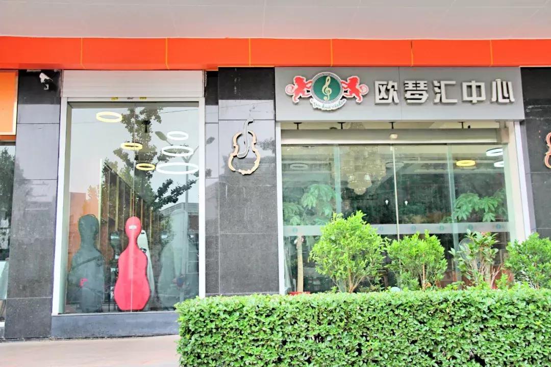 武昌这所低调的大学坐拥一线江景，教学楼窗外就是黄鹤楼