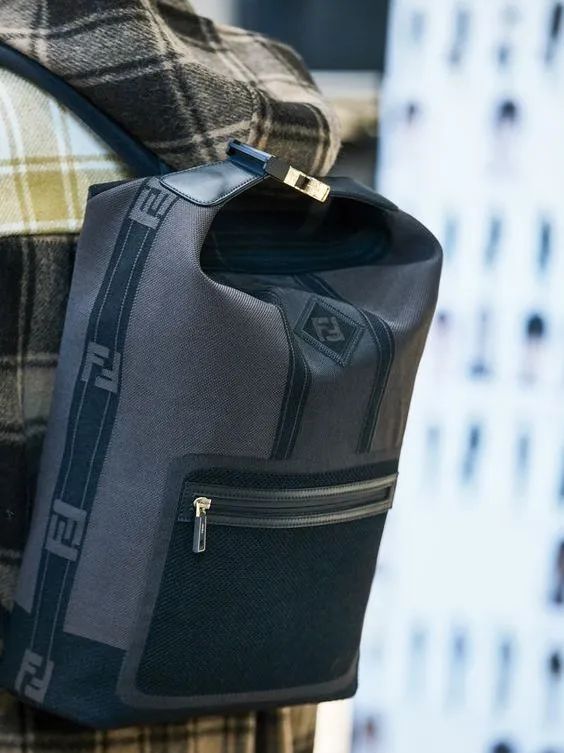 新款韩系ins超火小双肩包,韩国时尚好看的双肩包