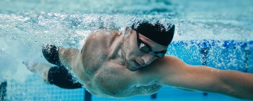 跑步游泳哪个更减肥,游泳330米减肥吗