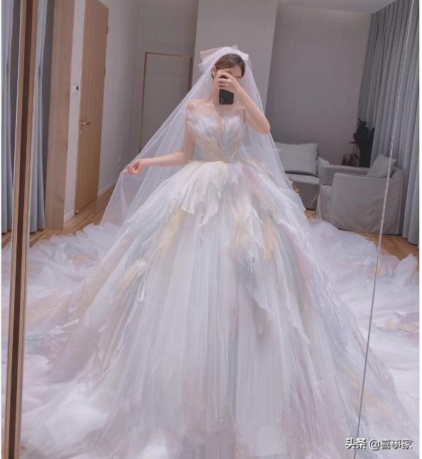 离婚证是一张图片吗,离婚证照片是一个人么