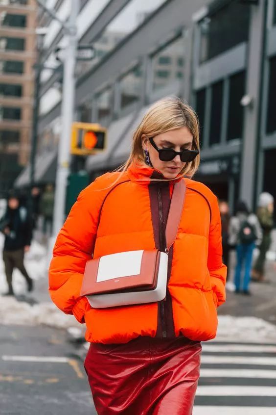 女人一定要有个好包吗,为什么女人只需要一个拥抱