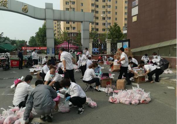 向一线抗疫工作者致敬视频泰安,向抗疫一线人员致敬感人视频