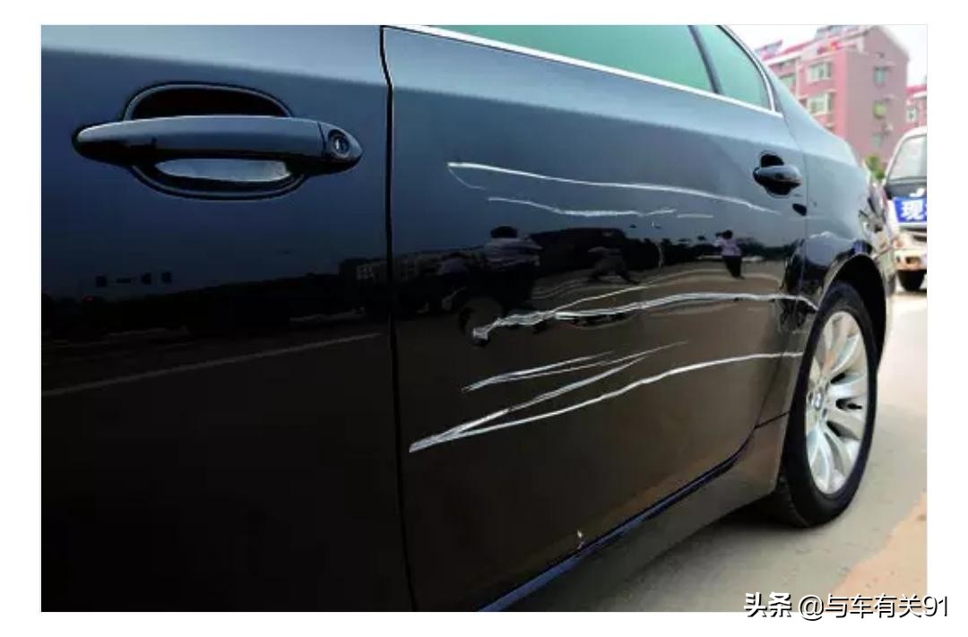 车被撞对方让代位赔偿怎么处理,车被追尾对方耍无赖不给钱怎么办