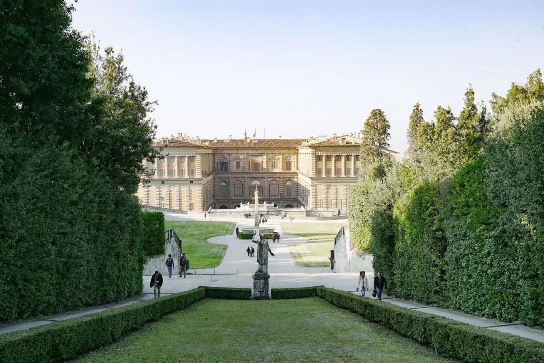 他捐了1000多亿文物,他捐给中国上千亿文物