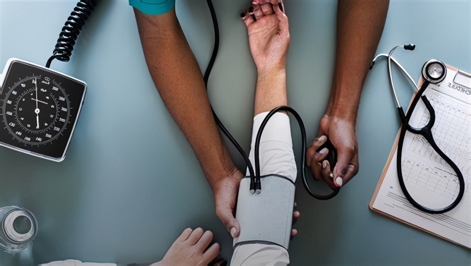 40多岁血压高要吃药吗,40岁血压150到100需要吃什么药