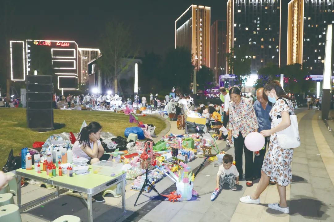 郑州摆摊法则|跟随“奔驰哥”，全城练摊淘金