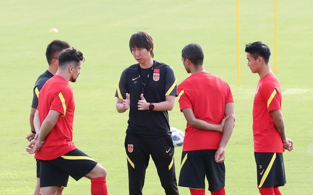 中国男足主教练李铁近况,前男足主教练李铁近况