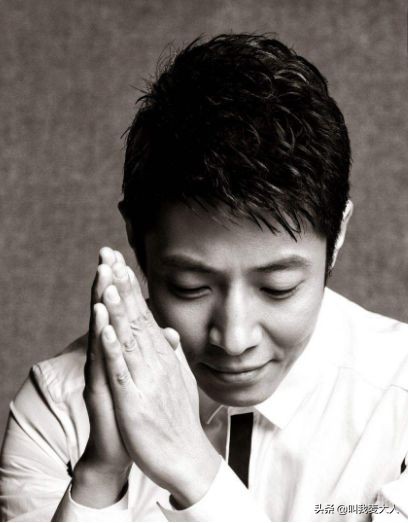 情路坎坷撒贝宁：经5段恋情，初恋比章子怡好看，洋媳妇身价上亿