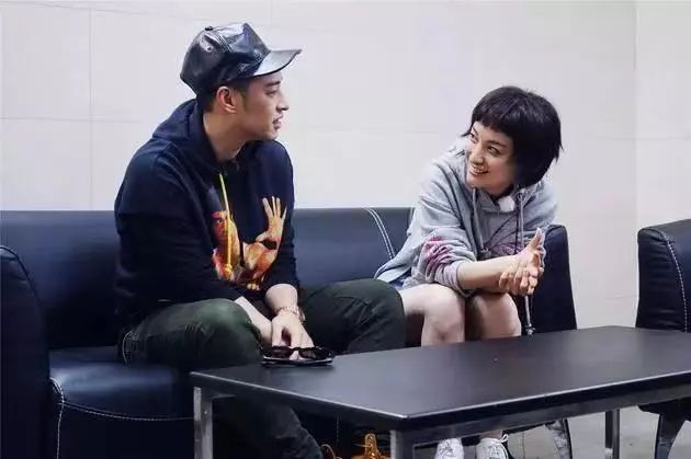 和吴昕炒cp的男歌手 (明侦吴昕张若昀cp)