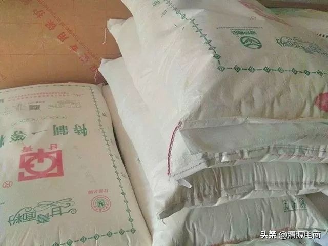 家门口的便利交通,家门口的便利店为我们带来了便利