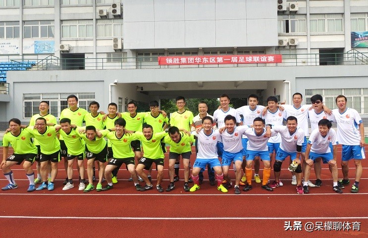 黄圣依关晓彤足球装,明星也喜欢朱婷