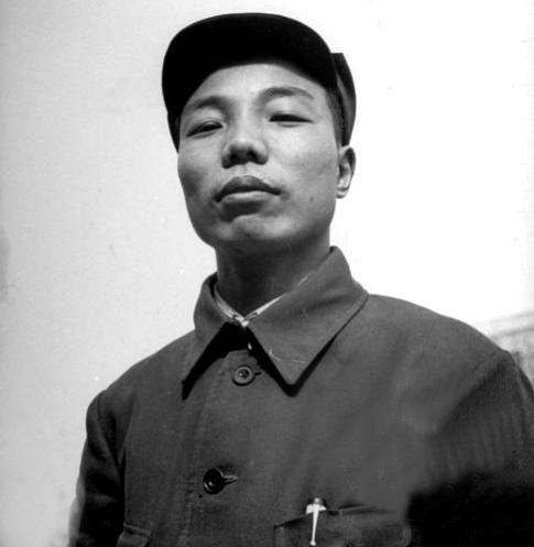 萧华：中国最年轻的开国上将，22岁当上司令，39岁授上将军衔