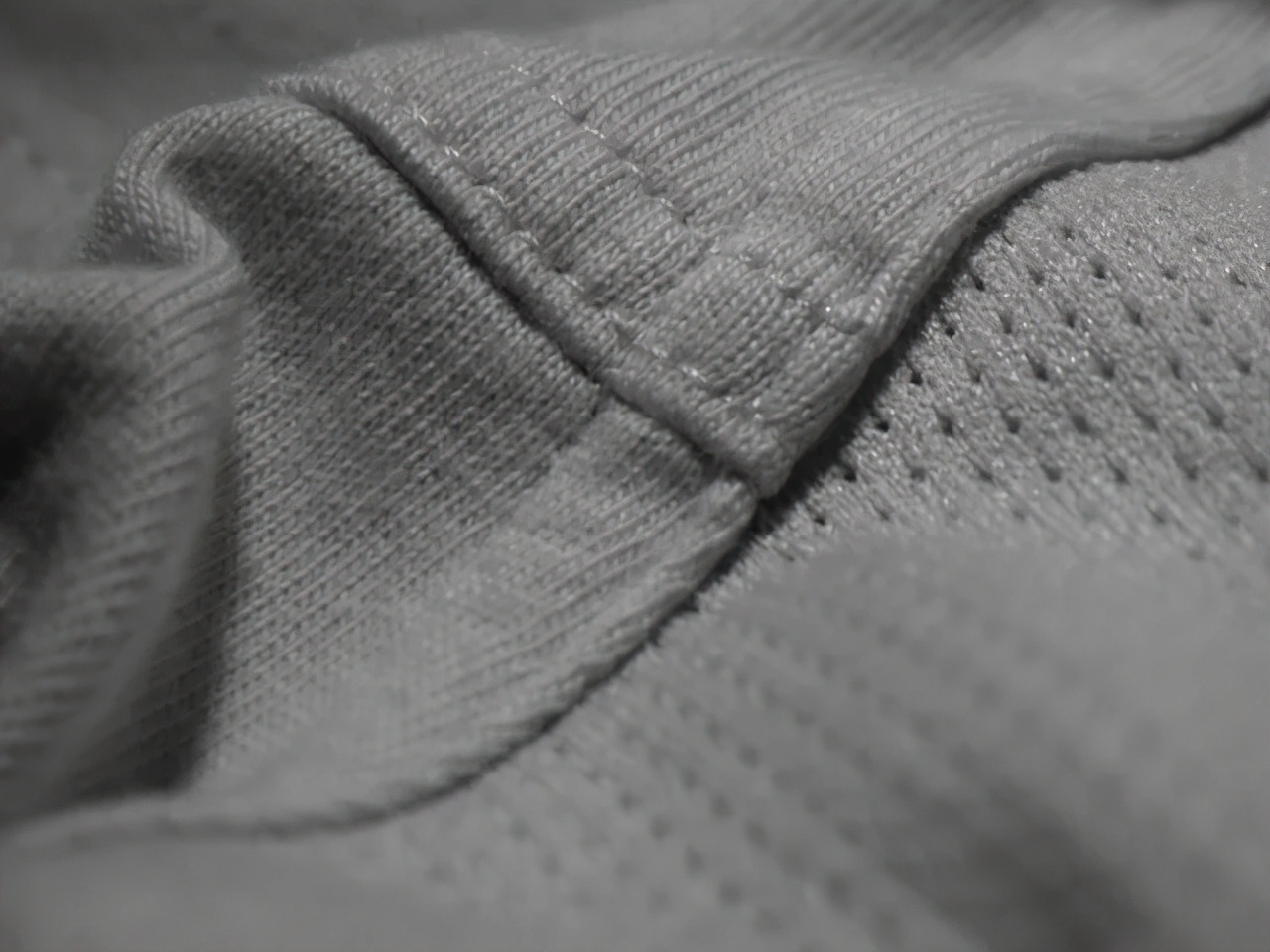 竹炭面料是竹纤维吗,竹炭纤维材料面料质量怎么样