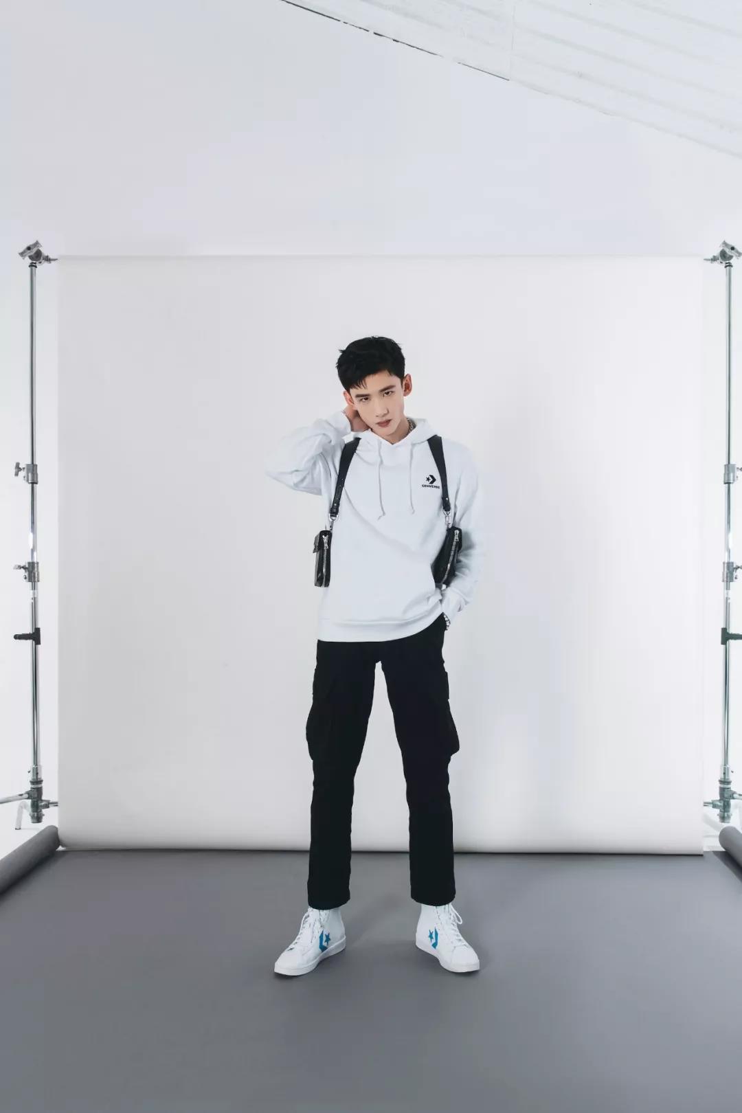 匡威果冻底低帮白敬亭,匡威白敬亭欧阳娜娜