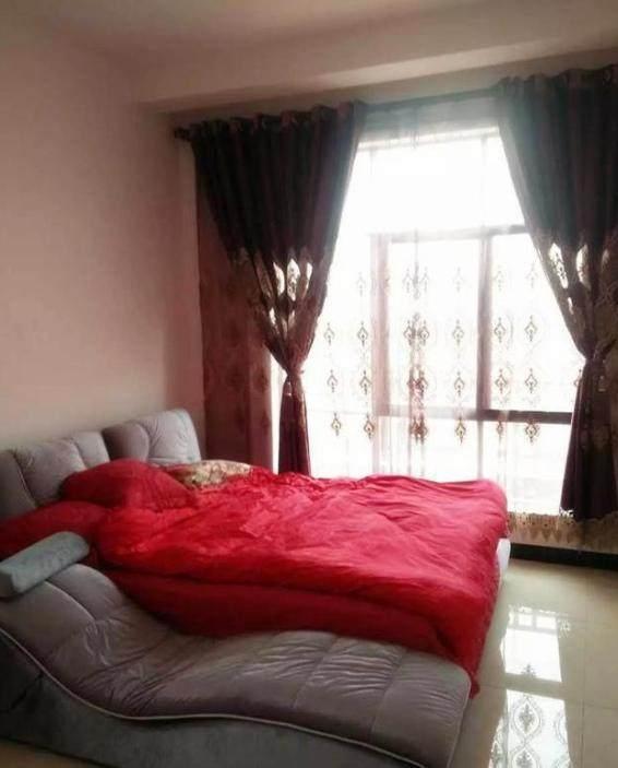 同学老家的别墅视频,同学老家的别墅婚房