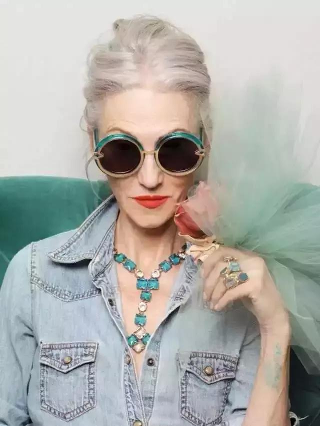 80岁的时尚潮流老奶奶 (88岁时尚老奶奶)