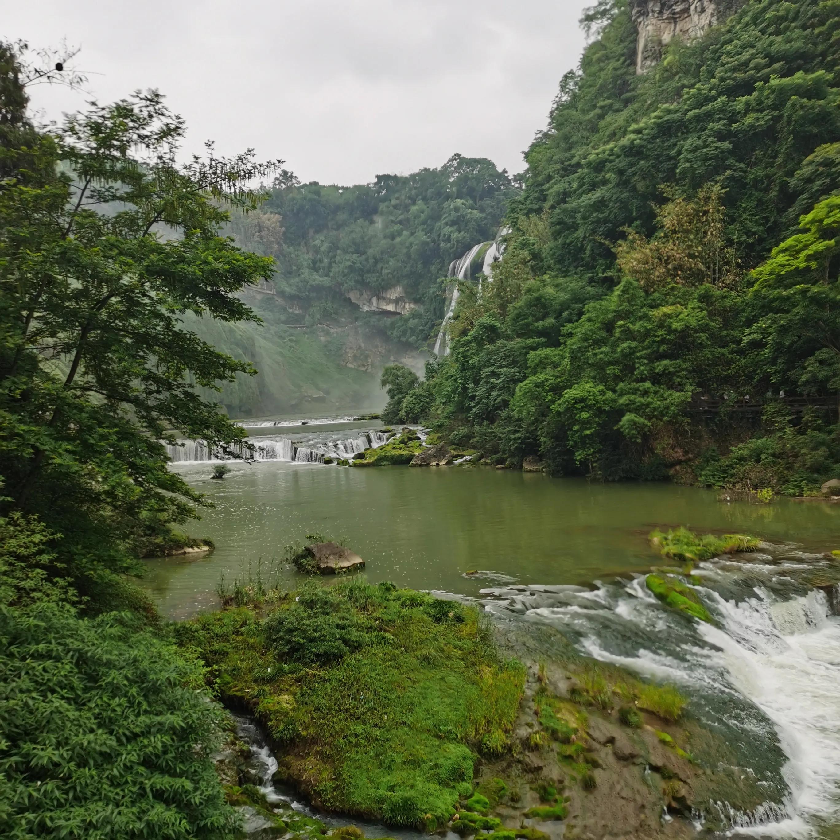 向南方和向北方,登上山顶看美景贵州黄果树瀑布