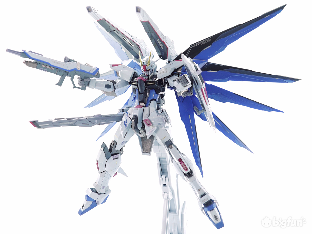 自由高达手办2.0成品,mb自由高达2.0对比1.0