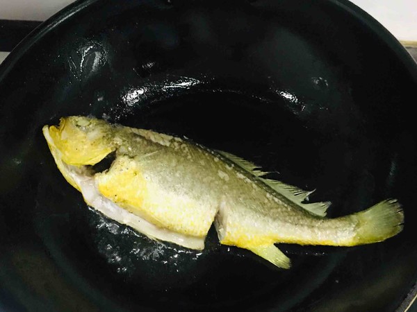 用盐腌的鱼怎样煮好吃,煮鱼时腌鱼的正确腌制方法