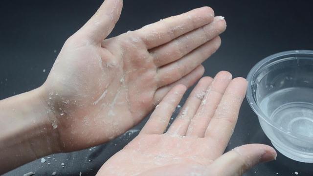 手上有老茧怎么消除,手上老茧怎么去除最简单方法