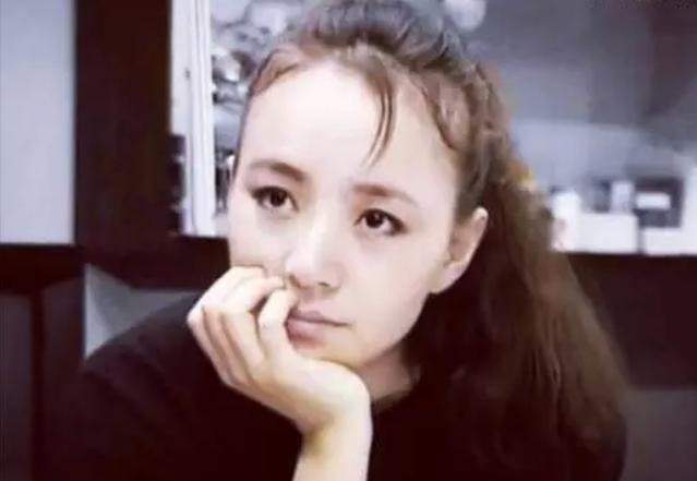 五次恋爱，三段婚姻，从演员到母亲，宋丹丹用微笑面对苦乐人生