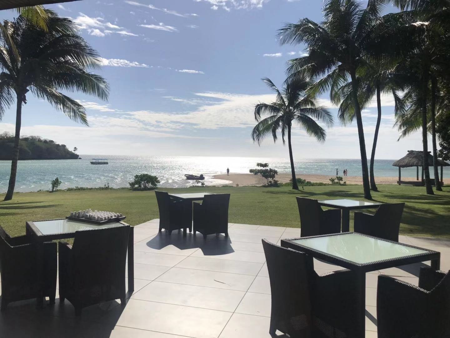 简单生活，在这个蓝天白云晴空万里的浪漫岛国，浪费时间才是正事