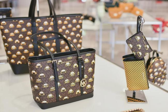 首创奥莱五一嗨购节演出,国庆节首创奥莱排队