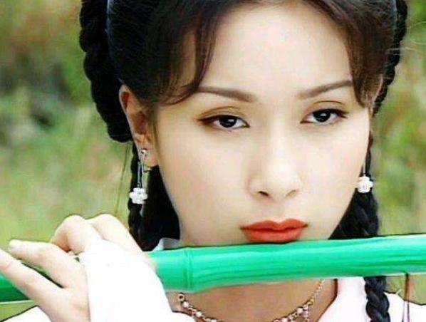女星古装剧中吹笛子，阿娇唐嫣刘诗诗杨恭如舒畅古力娜扎谁最美？