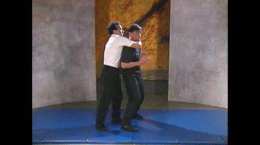 被锁喉怎么反击教学,格斗技巧教学锁喉