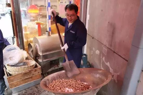 年收入15亿的小生意:苏北小镇,垄断了北上广90%的炒货店!