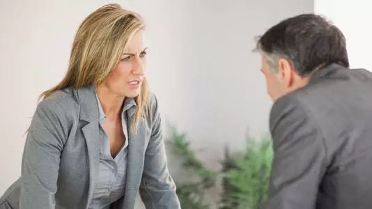 职场女性应当如何应对职场性骚扰,职场女性应对性骚扰