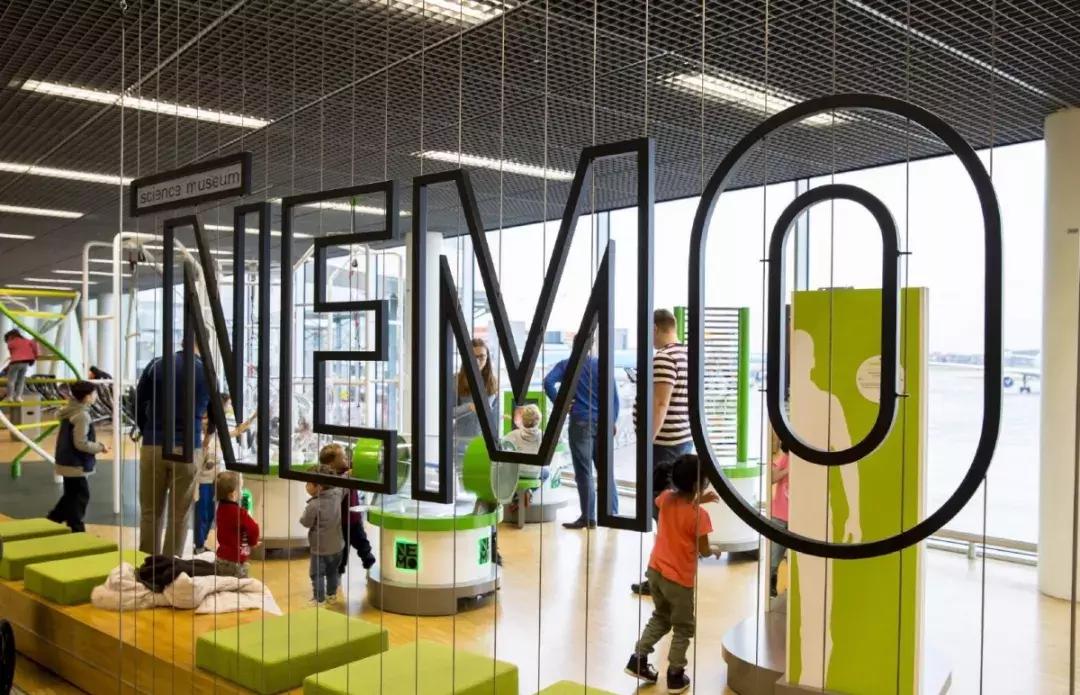 机场里的“十二时辰”，就服史基浦