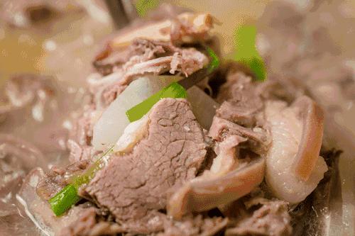 周末不够High？来武汉最华丽的酒吧来一场枕头大战吧