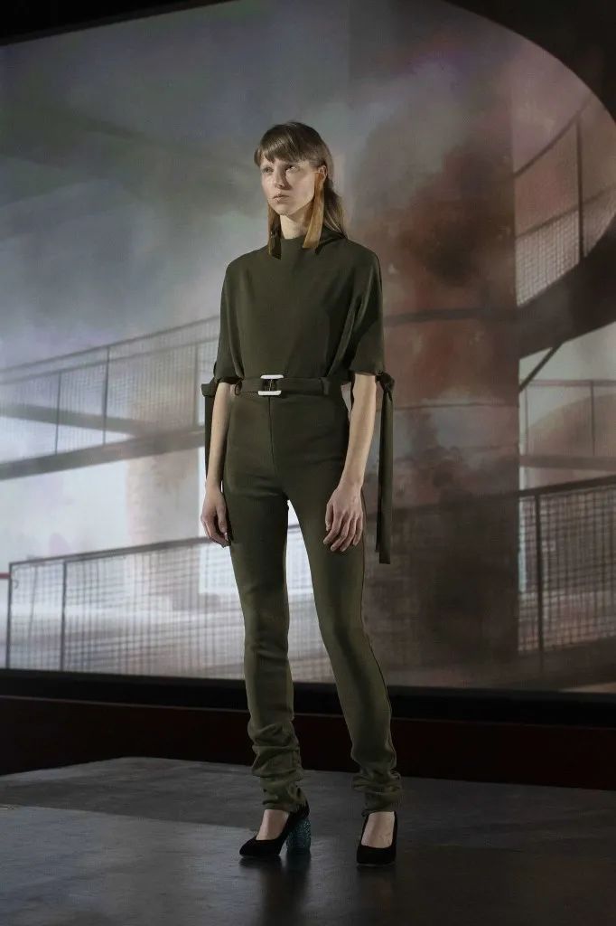 王嘉尔炸裂现场宣美 (王嘉尔宣美最新视频)