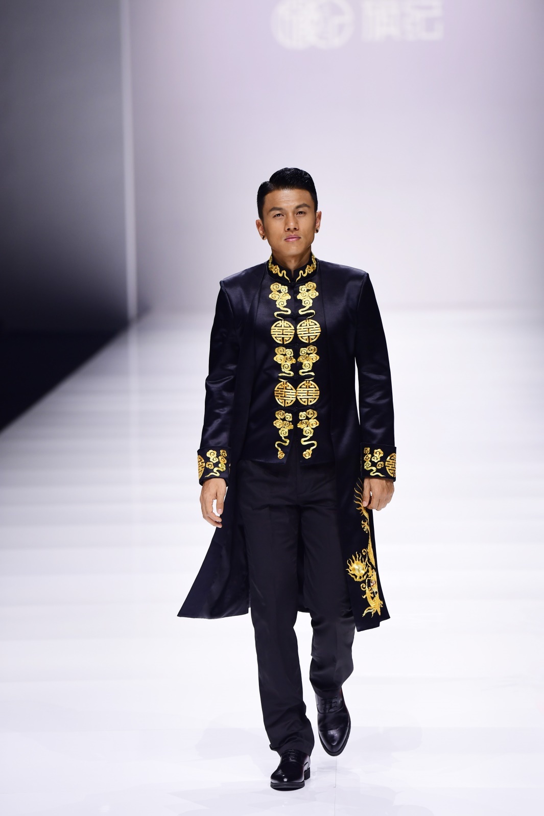 中式“新时尚”旗纪高定之美，上海时装周完美演绎