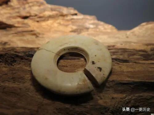 “半环曰玦”，代表着盛极必衰的玦都有什么功能和意义？