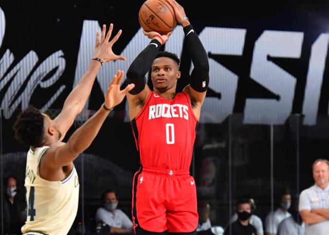 哈登复刻追梦经典“踢蛋”？是否有意很难说，但防守球员是真冤