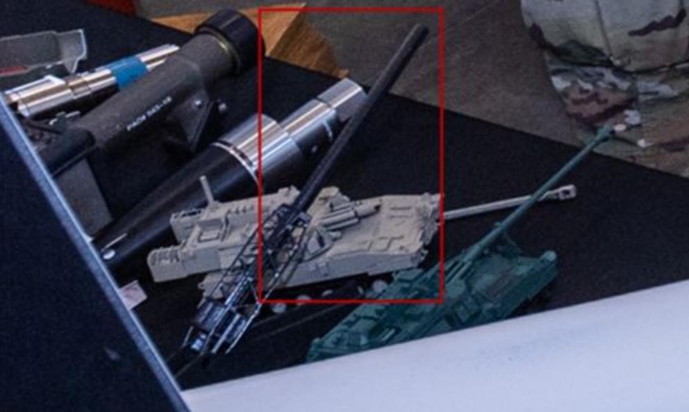 美军高超音速导弹威力,美国超级大炮击败东风导弹