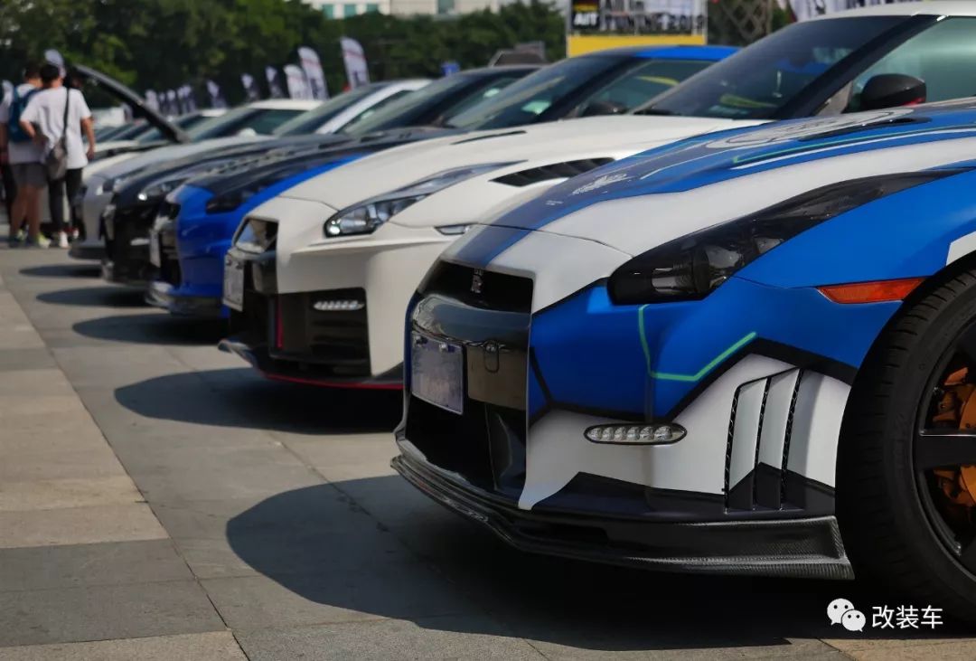 改装车聚会,改装车齐聚车展