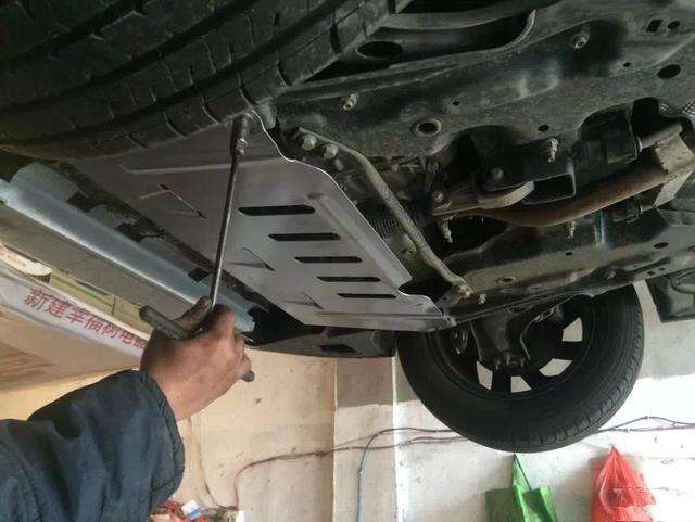 需要安装发动机护板和底盘装甲吗,新车底盘装甲和护板有必要吗
