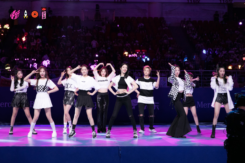 火箭少女舞蹈室跳舞,火箭少女舞蹈练习室眉飞色舞