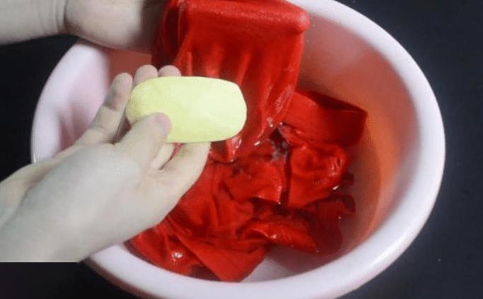 硫磺皂只能用来洗脸？太小瞧它了，硫磺皂的4个功效你需要知道